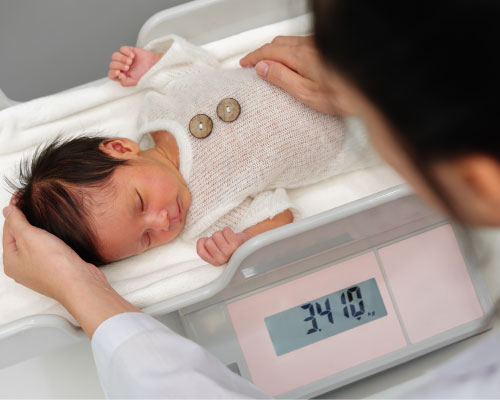 Jangan Sampai Kurang, Ini Berat Badan Ideal Bayi 1 Tahun, Moms